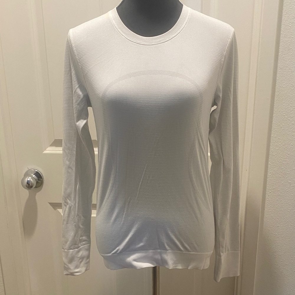 Classic Lululemon White Long Sleeve Seamless Top
